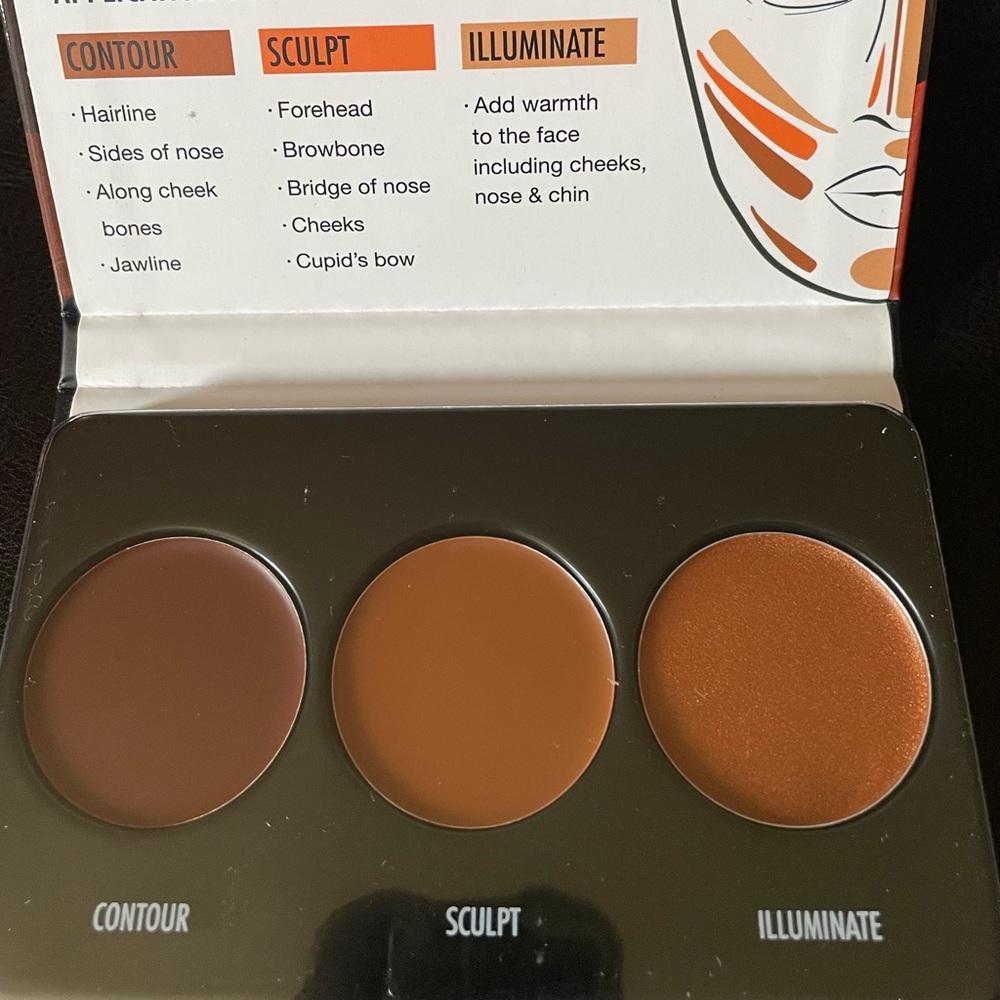 Brand new crème contour palette